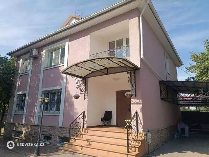 6-комнатный дом, 7 соток, 300 м²