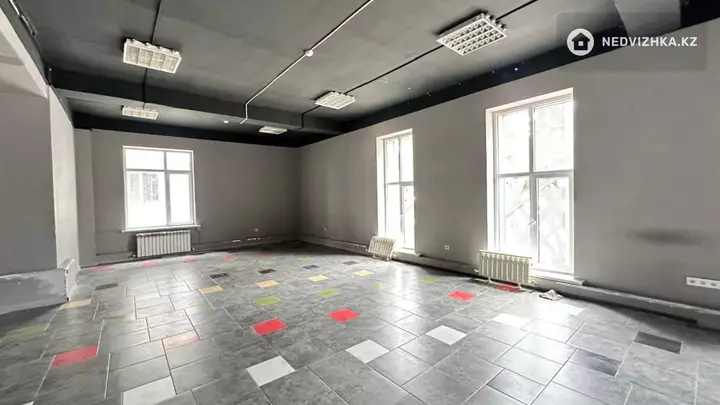 кеңселер, дүкендер мен бутиктер т.б., қабат 3 барлық қабат саны 3, 2 000 м², На длительный срок, 4-фотосурет