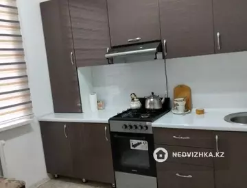 3-комнатная квартира, этаж 3 из 5, 70 м², миниатюра 3