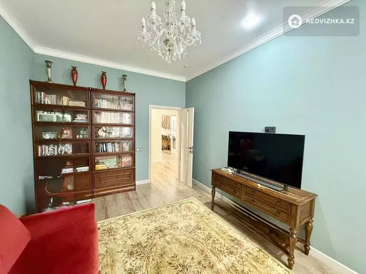3-комнатная квартира, этаж 4 из 9, 100 м², фотография 2