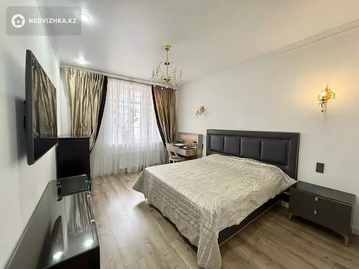 3-комнатная квартира, этаж 4 из 9, 100 м², фотография 3