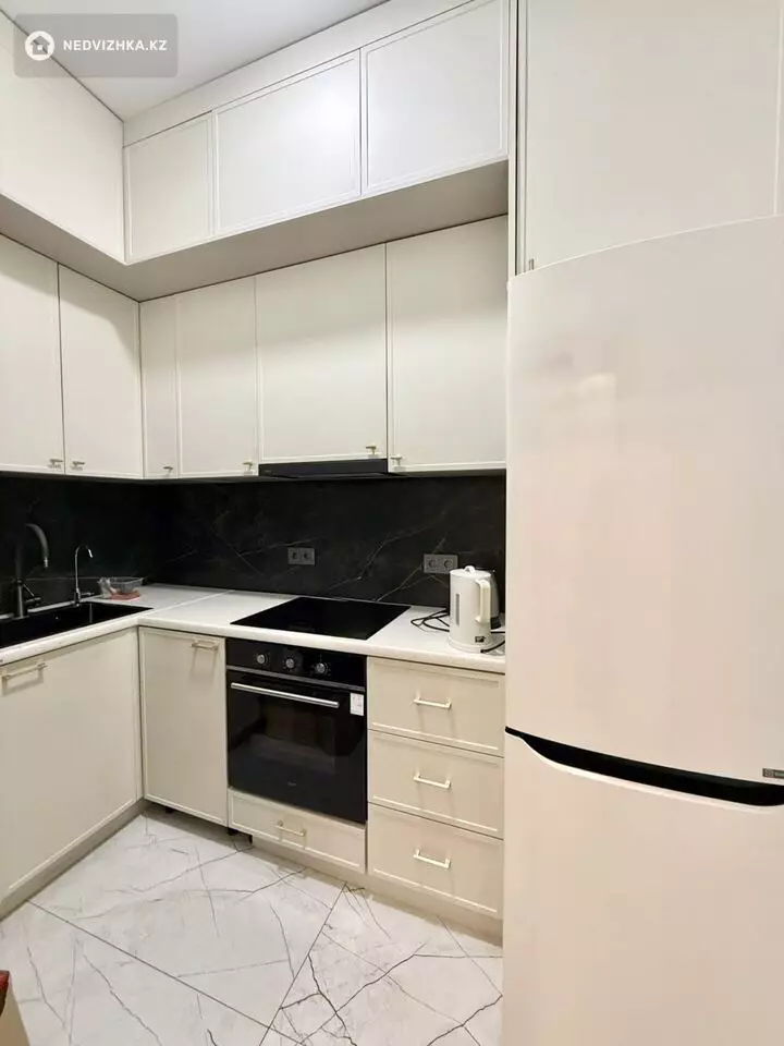 3-комнатная квартира, этаж 4 из 9, 100 м², фотография 4