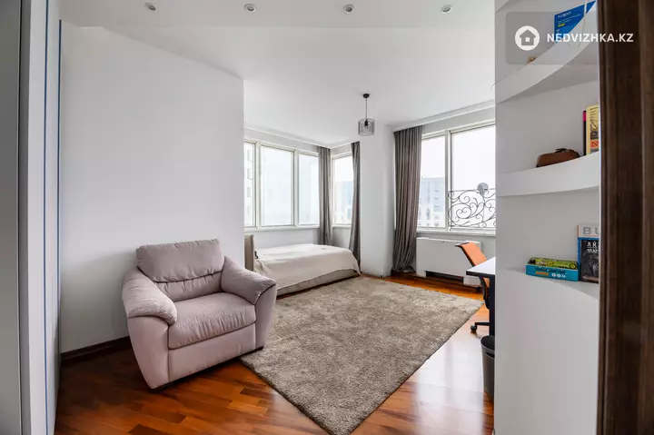 3-комнатная квартира, этаж 14 из 20, 107 м², фотография 2