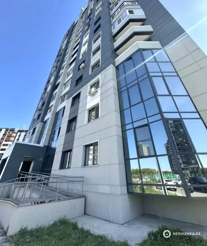 2-комнатная квартира, этаж 14 из 16, 62 м², фотография 2