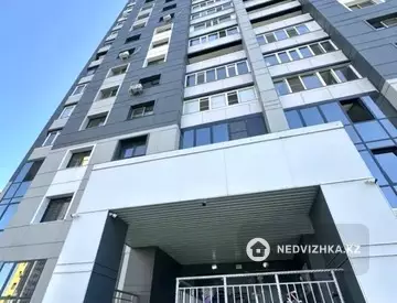 2-комнатная квартира, этаж 14 из 16, 62 м², миниатюра 3
