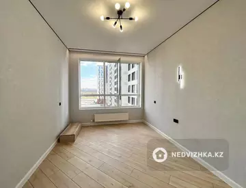 2-комнатная квартира, этаж 8 из 18, 48 м², миниатюра 1