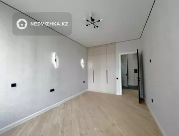 2-комнатная квартира, этаж 8 из 18, 48 м², миниатюра 4