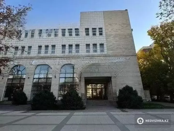 Офис, Магазин и др., этаж 1 из 4, 600 м², На длительный срок