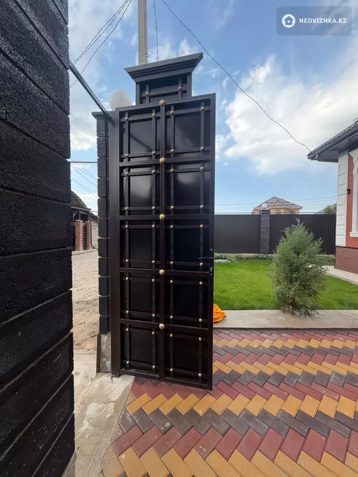 6-комнатный дом, 5 соток, 220 м², фотография 2