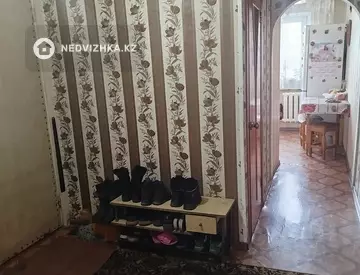 3-комнатная квартира, этаж 4 из 5, 63 м², миниатюра 2