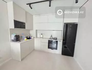 2-комнатная квартира, этаж 3 из 17, 56 м², миниатюра 3