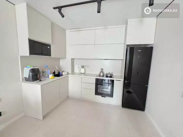 2-комнатная квартира, этаж 3 из 17, 56 м², фотография 3