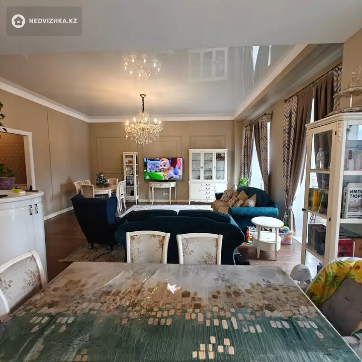 4-комнатная квартира, этаж 3 из 6, 148 м², фотография 2