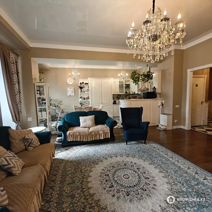 4-комнатная квартира, этаж 3 из 6, 148 м², фотография 4