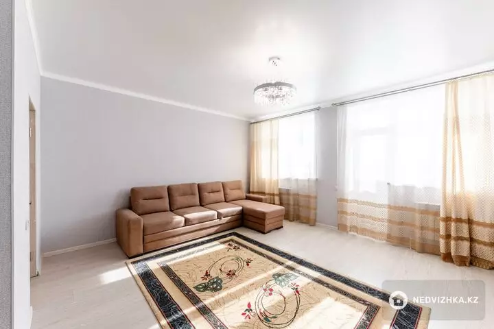 3-комнатная квартира, этаж 9 из 10, 77 м², фотография 2