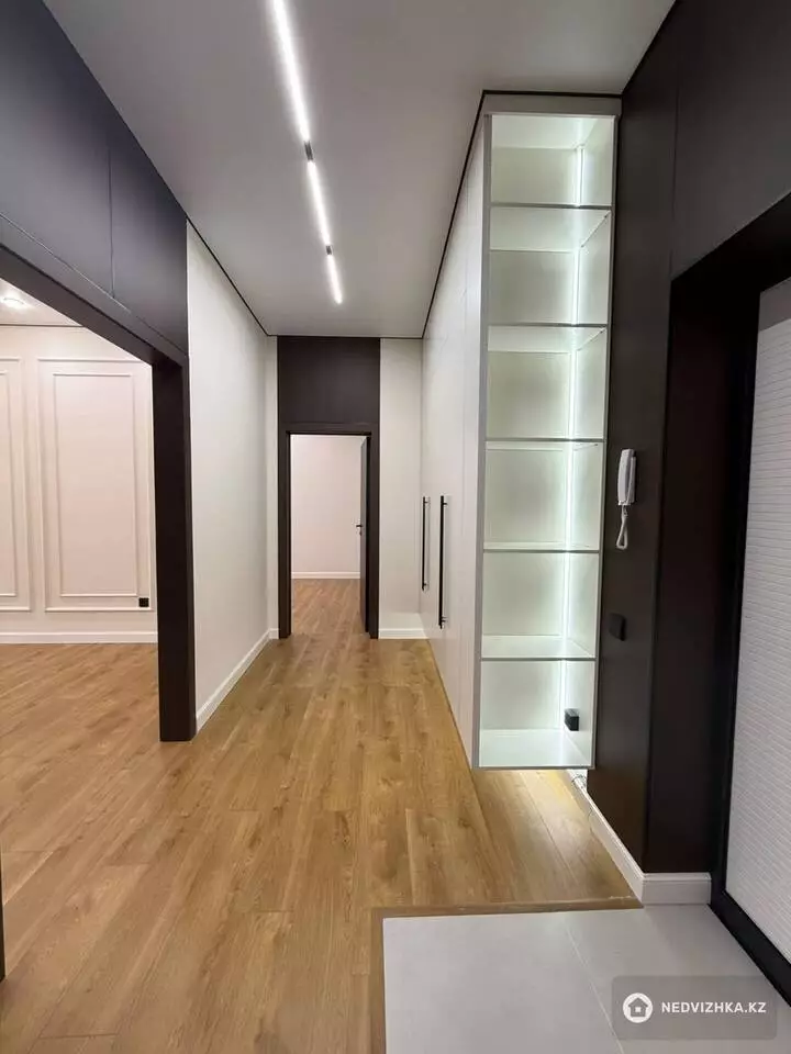 2-комнатная квартира, этаж 8 из 12, 66 м², фотография 2