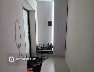 2-комнатная квартира, этаж 3 из 17, 56 м², миниатюра 2