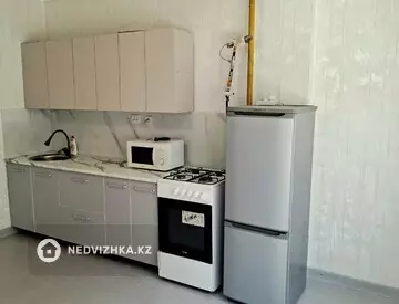 2-комнатная квартира, этаж 2 из 10, 51 м², миниатюра 3