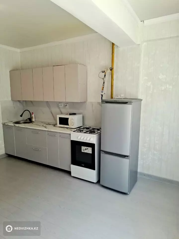2-комнатная квартира, этаж 2 из 10, 51 м², фотография 3