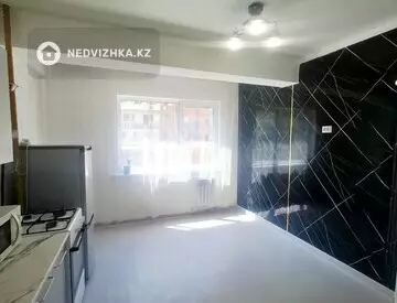 2-комнатная квартира, этаж 2 из 10, 51 м², миниатюра 1