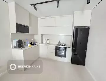 2-комнатная квартира, этаж 3 из 17, 56 м², миниатюра 2