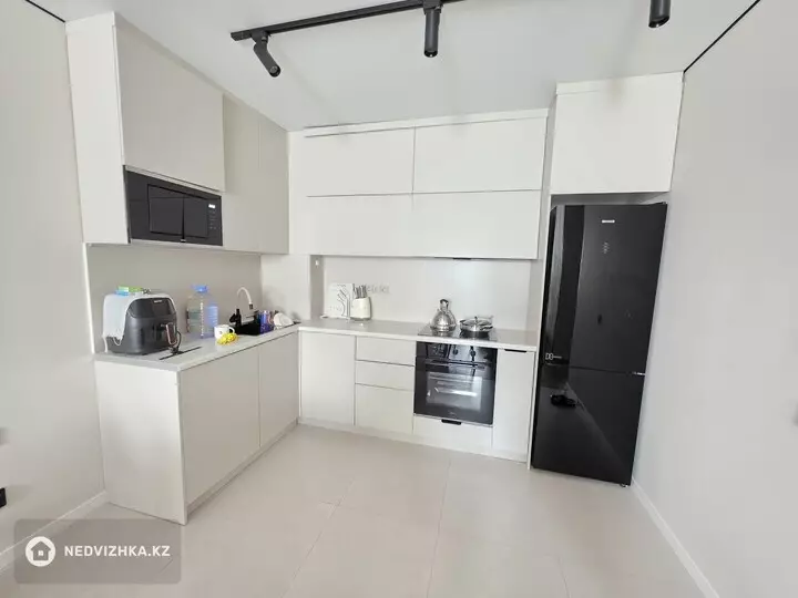 2-комнатная квартира, этаж 3 из 17, 56 м², фотография 2