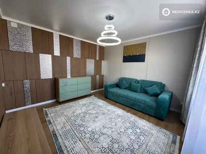 2-комнатная квартира, этаж 8 из 18, 52 м², фотография 2
