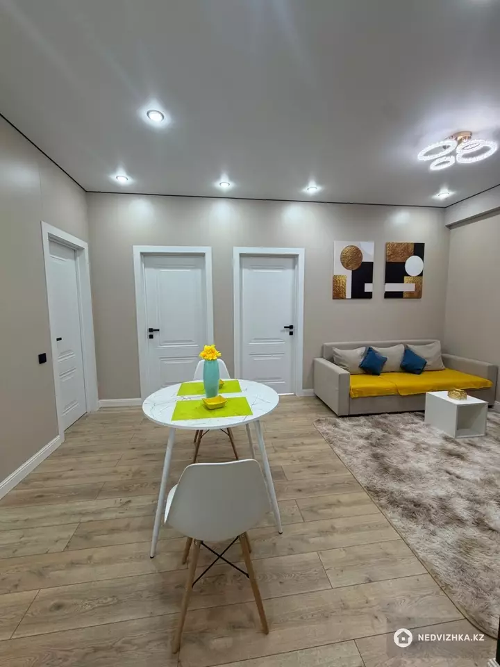 2-комнатная квартира, этаж 3 из 5, 50 м², фотография 2