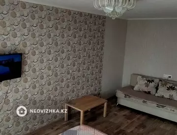 1-комнатная квартира, этаж 5 из 10, 38 м², Посуточно