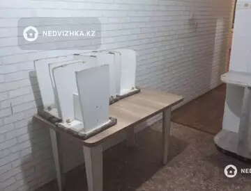 3-комнатная квартира, этаж 3 из 5, 60 м², На длительный срок, миниатюра 1