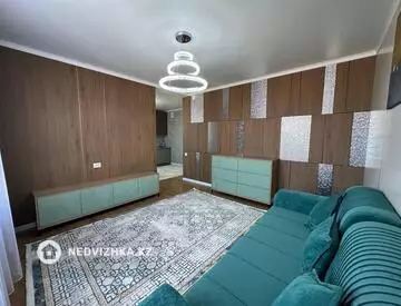 3-комнатная квартира, этаж 8 из 18, 52 м², миниатюра 1