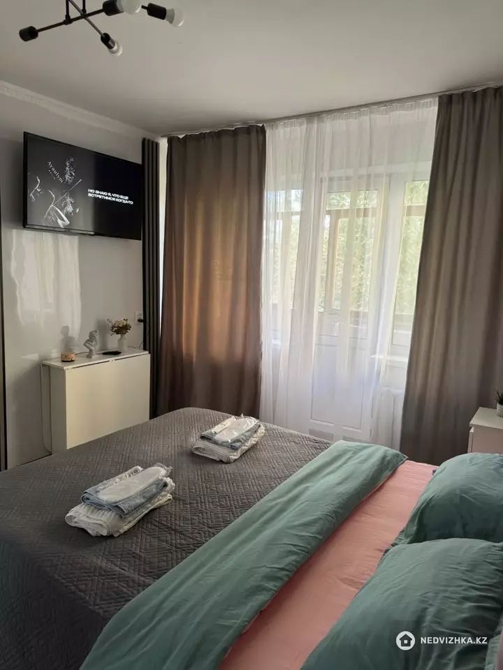 1-комнатная квартира, этаж 3 из 5, 32 м², Посуточно, фотография 2
