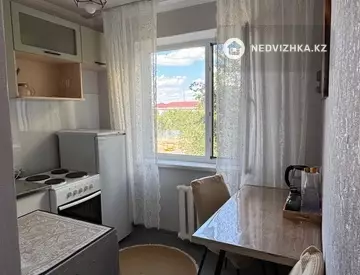 1-комнатная квартира, этаж 3 из 5, 32 м², Посуточно, миниатюра 5
