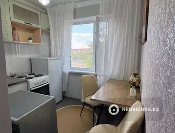1-комнатная квартира, этаж 3 из 5, 32 м², Посуточно, миниатюра 6