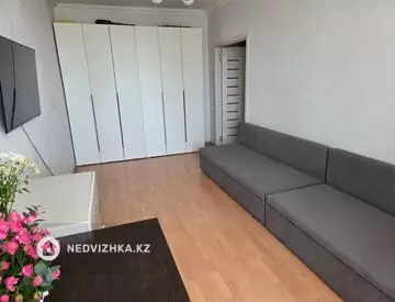 2-комнатная квартира, этаж 9 из 9, 53 м², миниатюра 2
