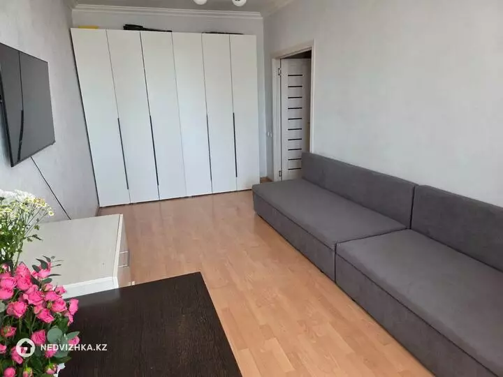 2-комнатная квартира, этаж 9 из 9, 53 м², фотография 2