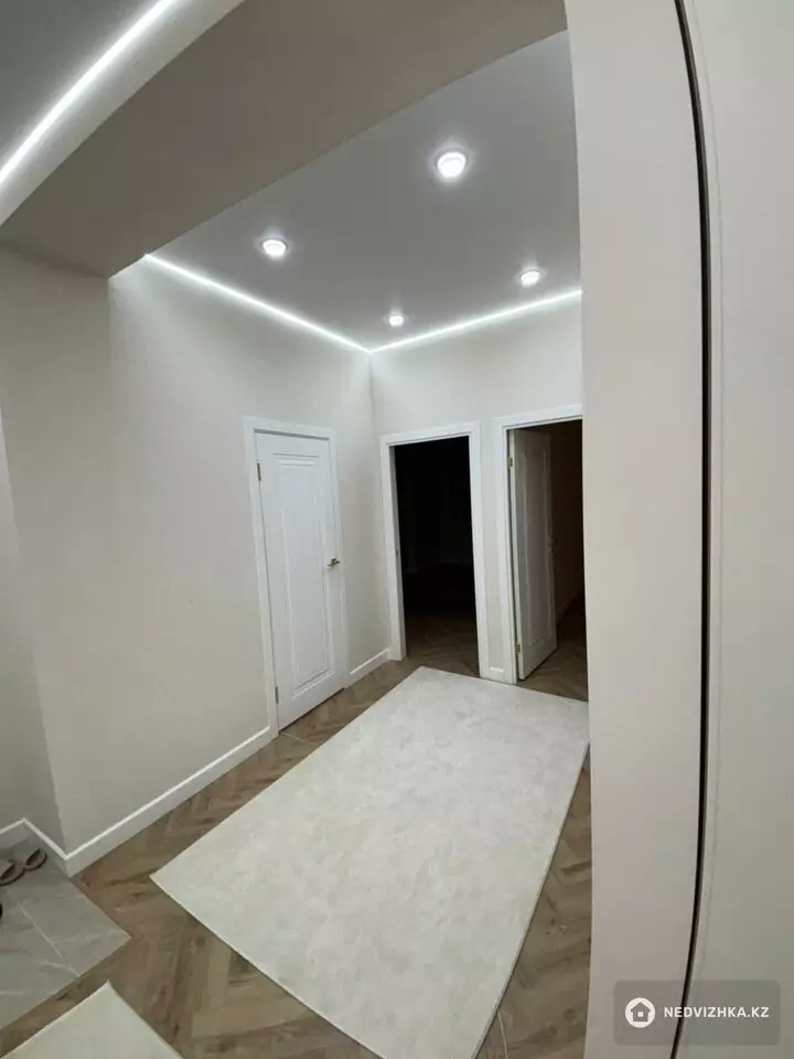 4-комнатная квартира, этаж 4 из 5, 118 м², фотография 2