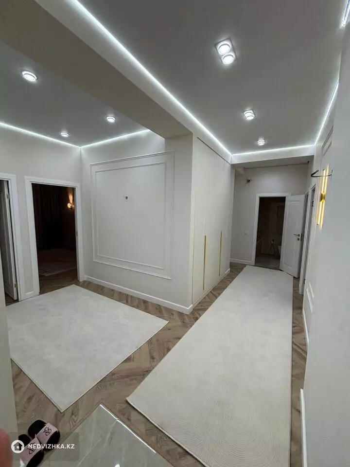 4-комнатная квартира, этаж 4 из 5, 118 м², фотография 3