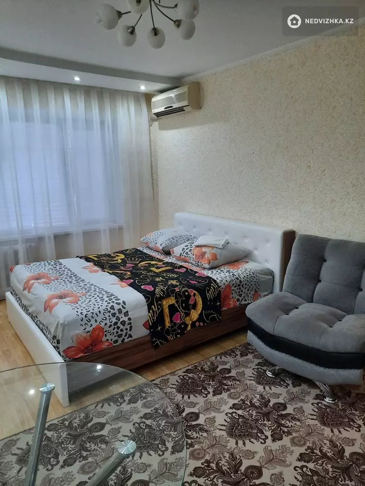 1-комнатная квартира, этаж 1 из 5, 35 м², Посуточно, фотография 3