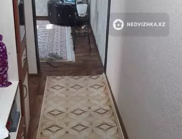 3-комнатная квартира, этаж 2 из 5, 65 м², миниатюра 2