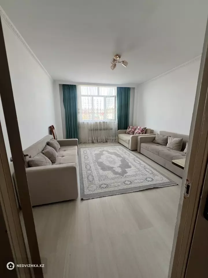 3-комнатная квартира, этаж 4 из 4, 82 м², На длительный срок, фотография 2