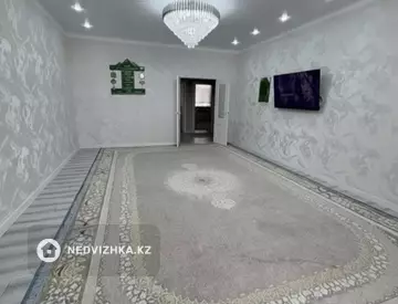 3-комнатная квартира, этаж 2 из 8, 91 м², миниатюра 1