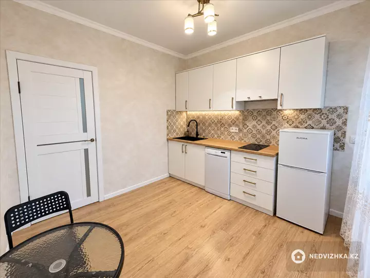 1-комнатная квартира, этаж 9 из 13, 44 м²