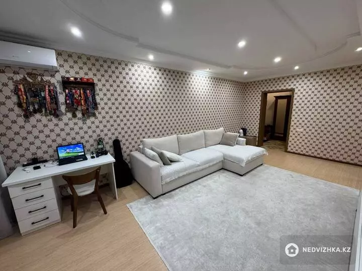 2-комнатная квартира, этаж 7 из 18, 64 м², фотография 2