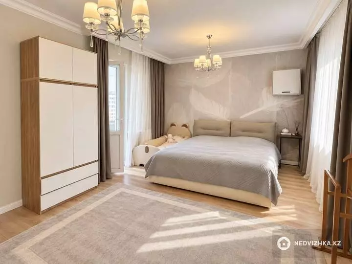 5-комнатная квартира, этаж 8 из 10, 140 м², фотография 4