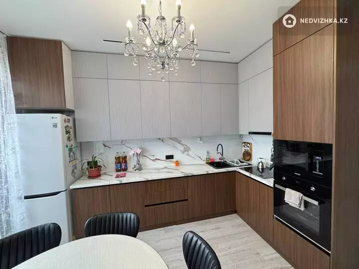 3-комнатная квартира, этаж 12 из 12, 100 м²
