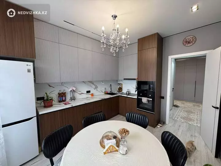 3-комнатная квартира, этаж 12 из 12, 100 м², фотография 2