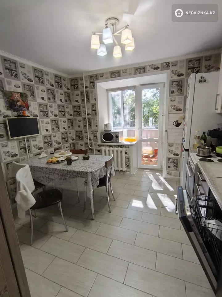 4-комнатная квартира, этаж 1 из 6, 80 м², фотография 4
