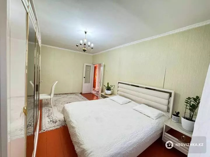 3-комнатная квартира, этаж 2 из 5, 70 м², фотография 2