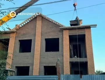 4-комнатный таунхаус, 2.7 соток, 137 м²